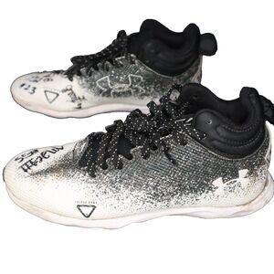 Under Armor Rubber Cleats Size 3.5 Youth White and Black Signed